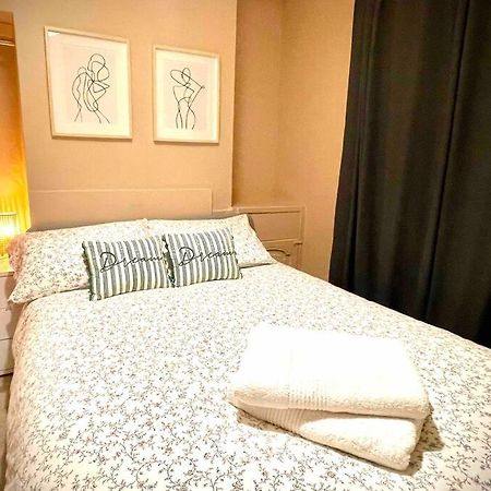Newly Refurbished, Central Apartment With Permit Parking Bath Extérieur photo